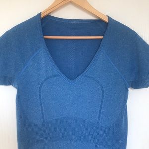 V neck lulu T-shirt
